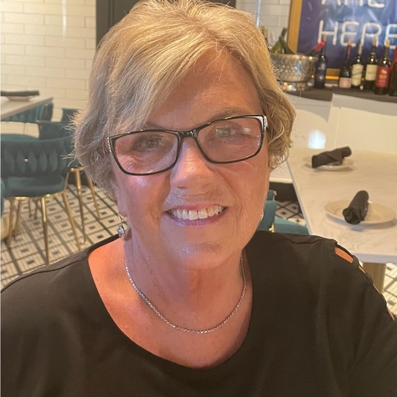 Meet your Posher, Vicki - Picture 1 of 1